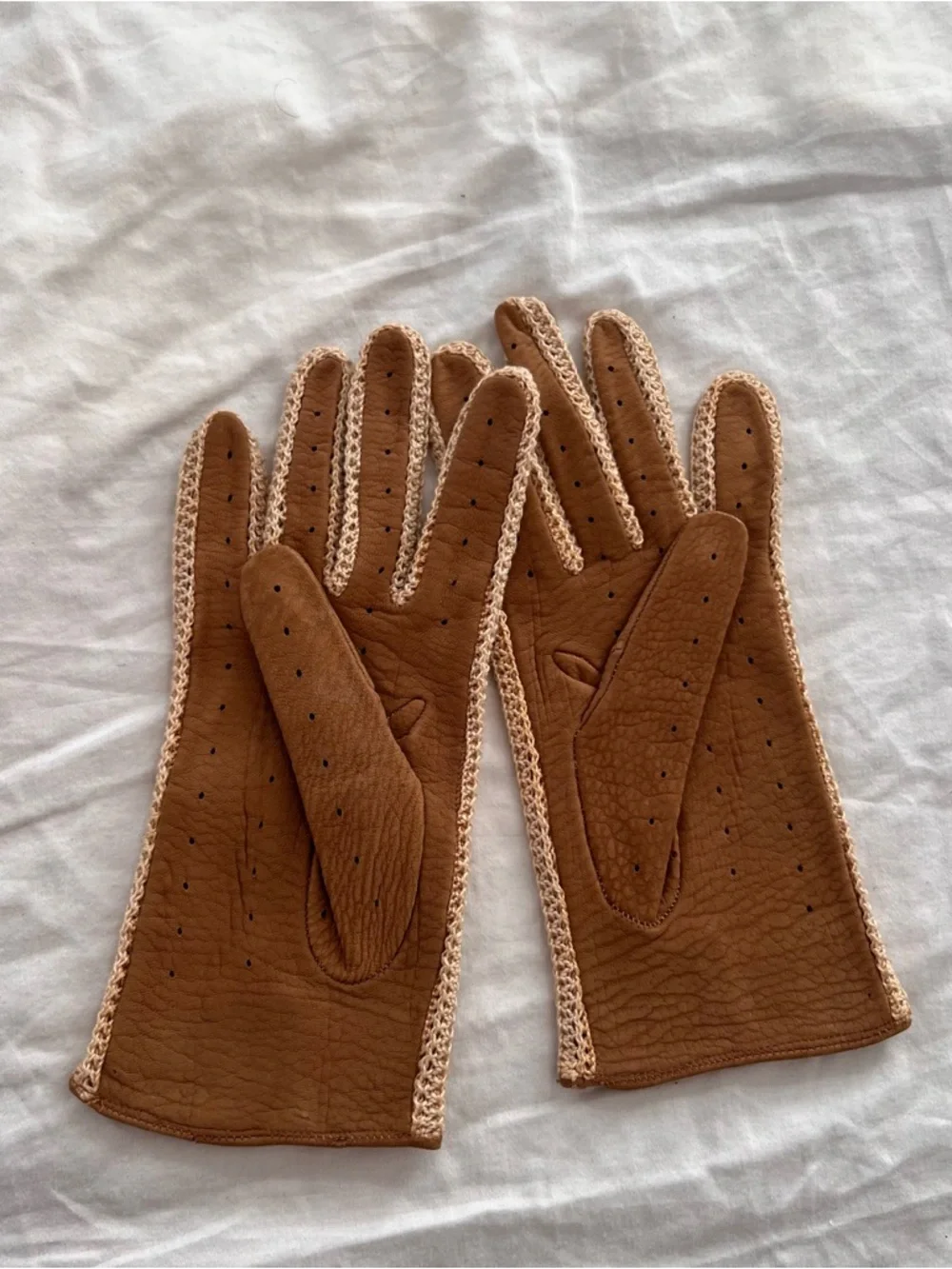 Vintage Tan leather gloves with lace trim